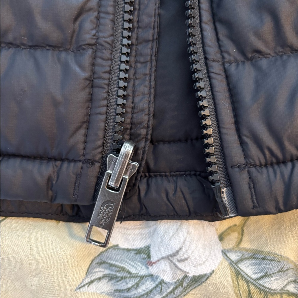 The North Face Thermoball jacket Boys S/P, 7/8 Black - Picture 7 of 14